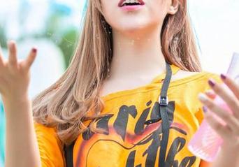 爱丝的天衣无缝少女图包，只需免费获取就能粉上瘾！