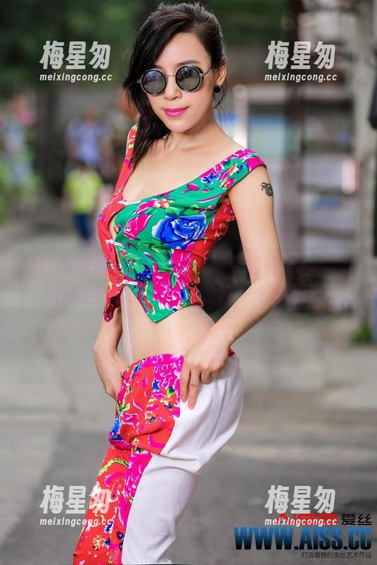 AISS爱丝(黄金版) - 若兮的日光浴：我在网盘里存下了她的每一个眨眼！-梅星匆