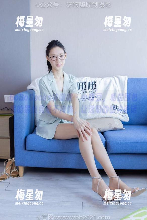 BoBoSocks袜啵啵 - 小甜豆，私房图包里的黑丝竟毫不掩饰，让透明的脚尖说话！-梅星匆