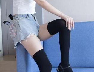 BoBoSocks袜啵啵 - 糯米写真更新：连体衣裤的舞动，恍若轻吟细语间的私密邀请。