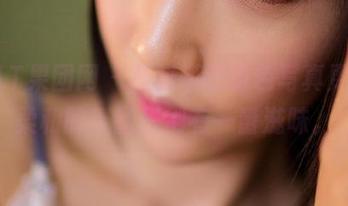 GIRLT果团网 - 莫雅琪的粉色写真更新，柔和的氛围里别有一番滋味。