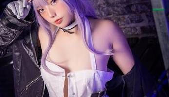 原图里的Messie Huang,星野爱的表情比广告更撩人——真有一堆图包等着你瞅呢。