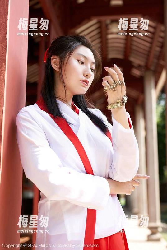 MiiTao蜜桃社 - 缇娜美Tinami的白衬衫,下载图片的时候一直纠结:这件衣服会不会让我看上去很“干净”?-梅星匆 MiiTao蜜桃社 - 缇娜美Tinami的白衬衫,下载图片的时候一直纠结:这件衣服会不会让我看上去很“干净”?-梅星匆