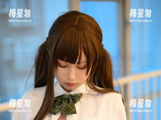 PAKI草莓酱的私拍：在花园里乱蹦的兔女郎-梅星匆