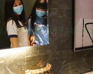 ROSI的全套让泳装图集悄悄拉开序幕，感觉情绪在水中荡漾。