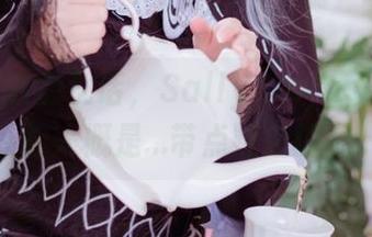 如果皮衣会说话,Sally Dorasnow的私拍大概是…带点叛逆的呢。