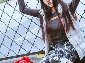 TouTiao头条女神 - 李思彤的灰丝写真：步步为“丝”，心情好得飞起！