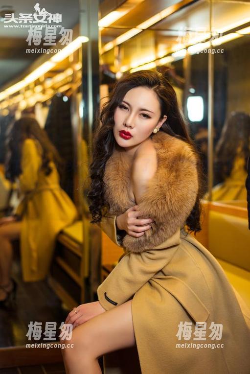 TouTiao头条女神 - 对了，我发现陈宇熙的灰丝私拍图包里似乎藏着些现实与梦的交错-梅星匆