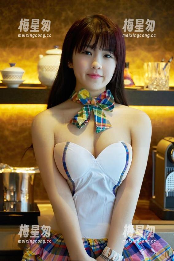 TuiGirl - 不止是穿搭,胡允儿的套装图包里还藏着些微妙的东西-梅星匆 TuiGirl - 不止是穿搭,胡允儿的套装图包里还藏着些微妙的东西-梅星匆