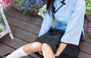 UGirls尤果网 - 李颜儿的制服私拍合集：是穿着好，还是坏？