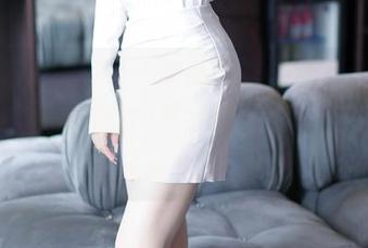 Xiuren秀人网 - 作品里有种随意惬意的夏日，伊一Moon真会挑，手机里的壁纸又该换了。