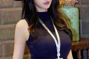 Xiuren秀人网 - 忘记正装，四月月的睡衣写真带你回到那随意的时光。