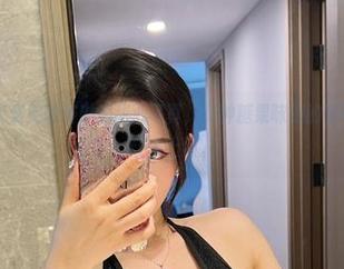 微密圈 - 不爱笑的赛琳的甜心写真，有种糖果味道的暧昧，一口就让人上瘾。