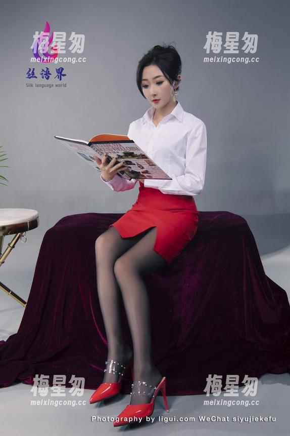 丽柜 - 原图里的文静,忍不住让人想要在圣诞树下偷个吻-梅星匆 丽柜 - 原图里的文静,忍不住让人想要在圣诞树下偷个吻-梅星匆