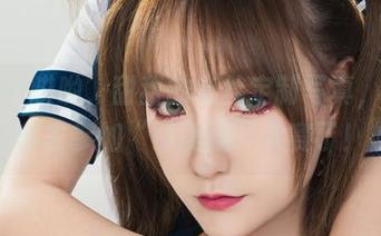 丽柜 - 哎哟，甜甜的灰丝定制写真，真该拿去参加“最美腿”大赛了！
