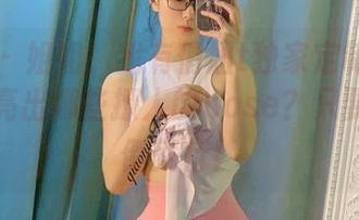 微密圈 - 姐姐：我有俏妞t独家定制的写真，我能亮出哪些撩人的pose？只要不是滑倒就行！