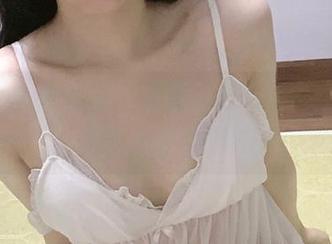 原图里的倦倦喵，像是故作无辜的厨娘，画面太真实了吧
