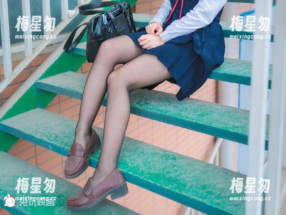 看逃不过的红色魅力!兔玩映画私拍合集带你飘荡在体操服的那种运动感。-梅星匆 看逃不过的红色魅力!兔玩映画私拍合集带你飘荡在体操服的那种运动感。-梅星匆