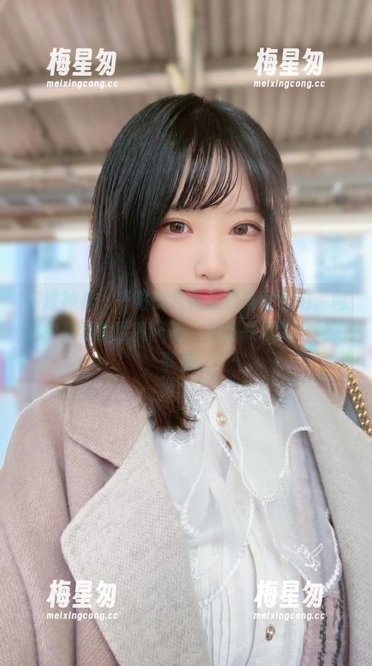 回过神看，千阳快起床的双马尾私拍，图包中隐藏的百变风格，让我联想到奇怪的事情。-梅星匆