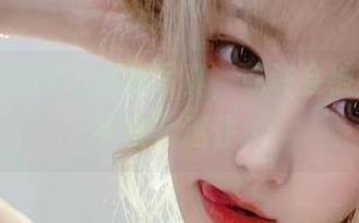 你若观看啾小妍的写真，或许会被她的“妍宝”迷住。