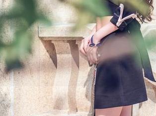头条女神 - 图包时刻：李丽莎的透明影像，下载要不要考虑一下？