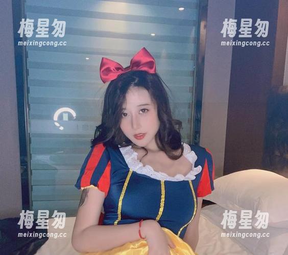 奈汐酱Nice的毛衣真心不错,逼着我看了两遍还想再看。-梅星匆 奈汐酱Nice的毛衣真心不错,逼着我看了两遍还想再看。-梅星匆
