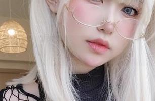 喜欢白裙吗？女主K的免费照片让你目不转睛！