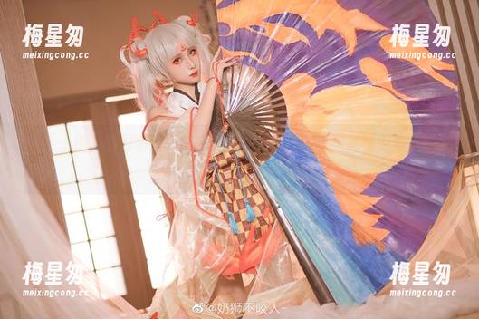 随手一拍，高颜值奶狮不咬人的写真，不知火里居然也有小尴尬？！-梅星匆