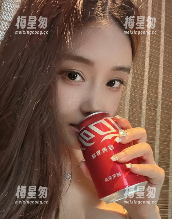 微密圈 - 橘子红还是鲜红?奶雯的红色战衣在高清原图中暂时迷失方向。-梅星匆 微密圈 - 橘子红还是鲜红?奶雯的红色战衣在高清原图中暂时迷失方向。-梅星匆