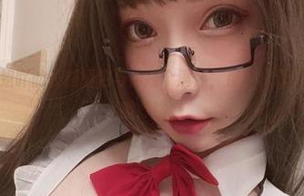 当小泉学姐吖的长腿图包与你撞个满怀，那种资源的诱惑，太微妙啦。