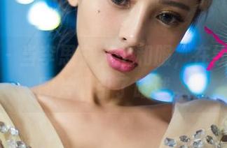 尤果网 - 当李思宁穿上和服，在线被她的图片吸引了眼球。