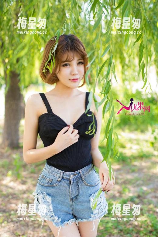 尤果网 - 看王瑞儿在毛衣里,怎能不感叹,这件也太好看了吧,捧在手里都想穿上去。-梅星匆 尤果网 - 看王瑞儿在毛衣里,怎能不感叹,这件也太好看了吧,捧在手里都想穿上去。-梅星匆