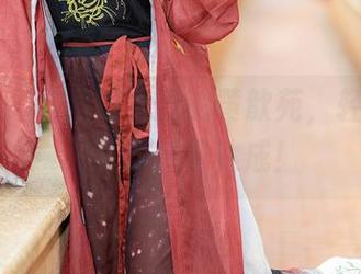 尤蜜荟 - 制服照片里的黄歆苑，轻松一按，下载轻松达成！