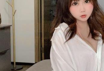 私拍单品：是依酱吖的红色旗袍，再给我几秒我可能要陷入深思！
