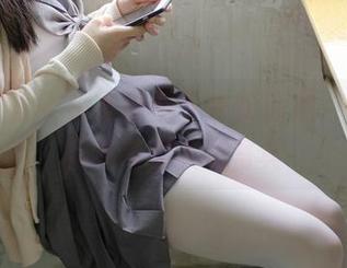 森萝财团 - 根本停不下来的目光，见证小梓的高清美腿写真