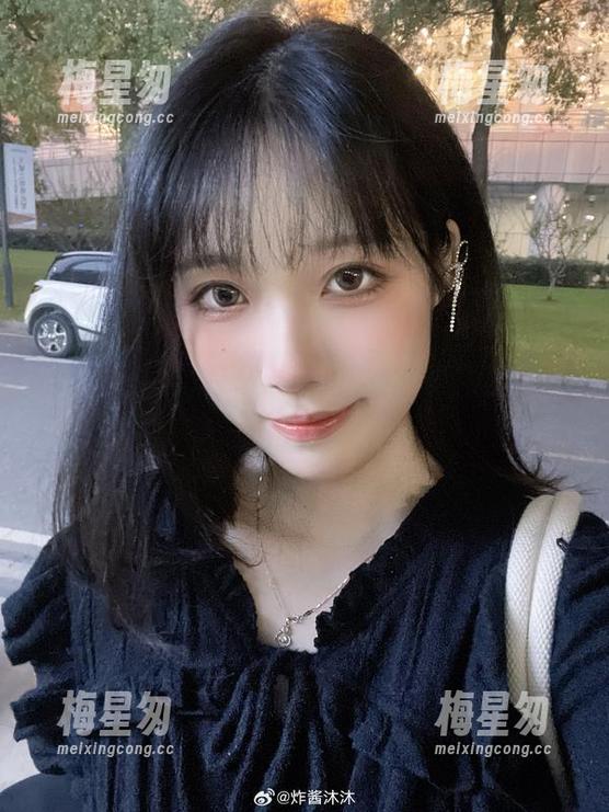 制服控来报道!炸酱沐沐的写真集里有惊喜分享哦!-梅星匆 制服控来报道!炸酱沐沐的写真集里有惊喜分享哦!-梅星匆