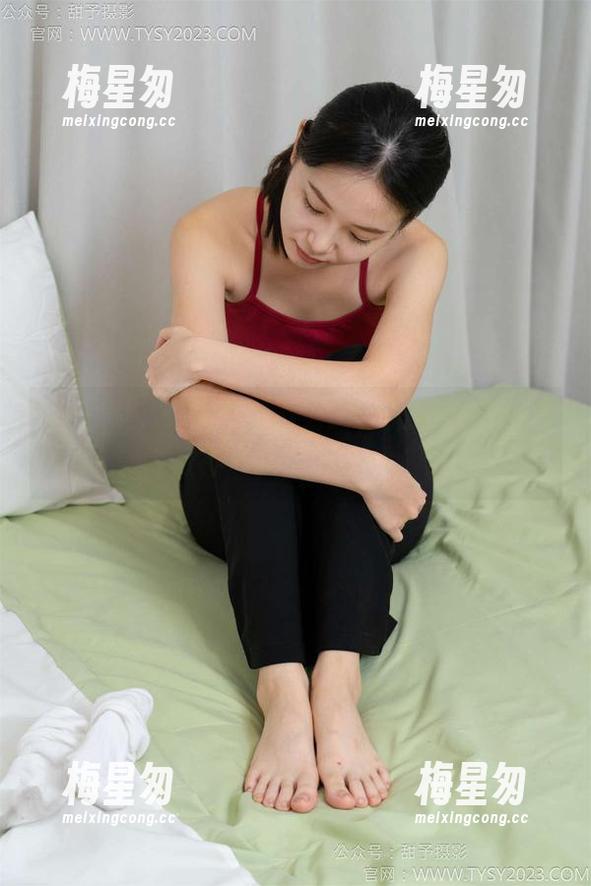 甜予摄影 - 耳边轻声细语,思思和她的白棉袜在私拍图包里的呢喃-梅星匆 甜予摄影 - 耳边轻声细语,思思和她的白棉袜在私拍图包里的呢喃-梅星匆