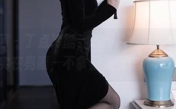 秀人网 - 丁点冷酷，Zoe柚柚的黑白写真实在亮眼，不拿温柔当成筹码。