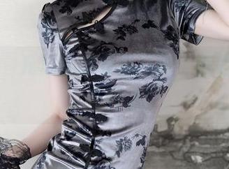 秀人网 - 允尔在皮衣里打滚，图包好像藏了什么