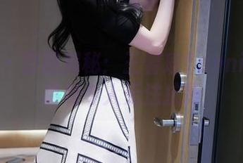秀人网 - 原图揭秘：王馨瑶Yanni的校服福利令人无法抗拒