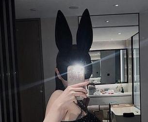 微密圈 - 脸红Dearie最新写真：护士KTV，你敢来唱吗？