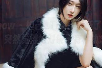 花漾show - 妲己_Toxic更新了居家原图，突然觉得她对镜子有种执念。