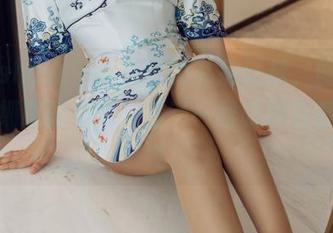 花漾show - 小热巴的私房丝袜，图里那点点细腻说不来，总有一丝暧昧在擦肩而过。