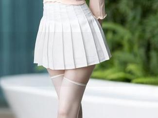 语画界 - 在线李丽莎的自拍合集，我的天，这角度也太呆萌了吧！