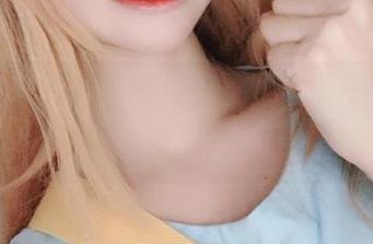 欲罢不能的最新图集，超级小禾儿与豹猫的深情，以及那宠溺的眼神！