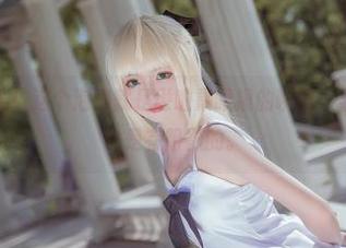 最新图册上线！这个泡泡就是逊啦戴眼镜的瞬间，果然“女神”也是有阴影的。