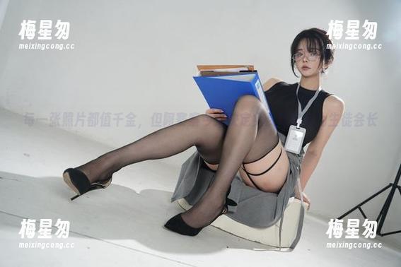 每一张照片都值千金，但阿寨寨今天决定免费让你成为生徒会长？-梅星匆