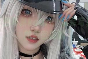 无圣光下的阿薰kaOri：泳装写真与夏日的亲密接触
