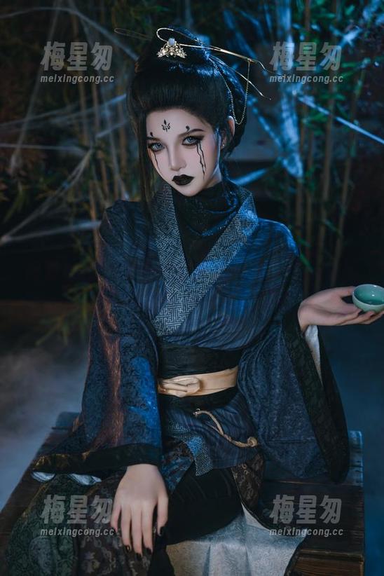 阿薰kaOri穿着豹纹的那一刻：让人想起草原的野性与城市的喧嚣-梅星匆