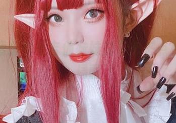 看，雪猫借着吉他妹妹的姿态来点私拍新局面